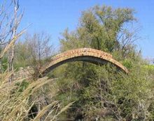 La inconfondibile forma arcuata del ponte ‘Gallucci’ di epoca tardo-antica