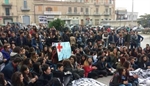 Manifestanti a Porta Troia (foto tratta dalla bacheca FB di Simone Cantore)